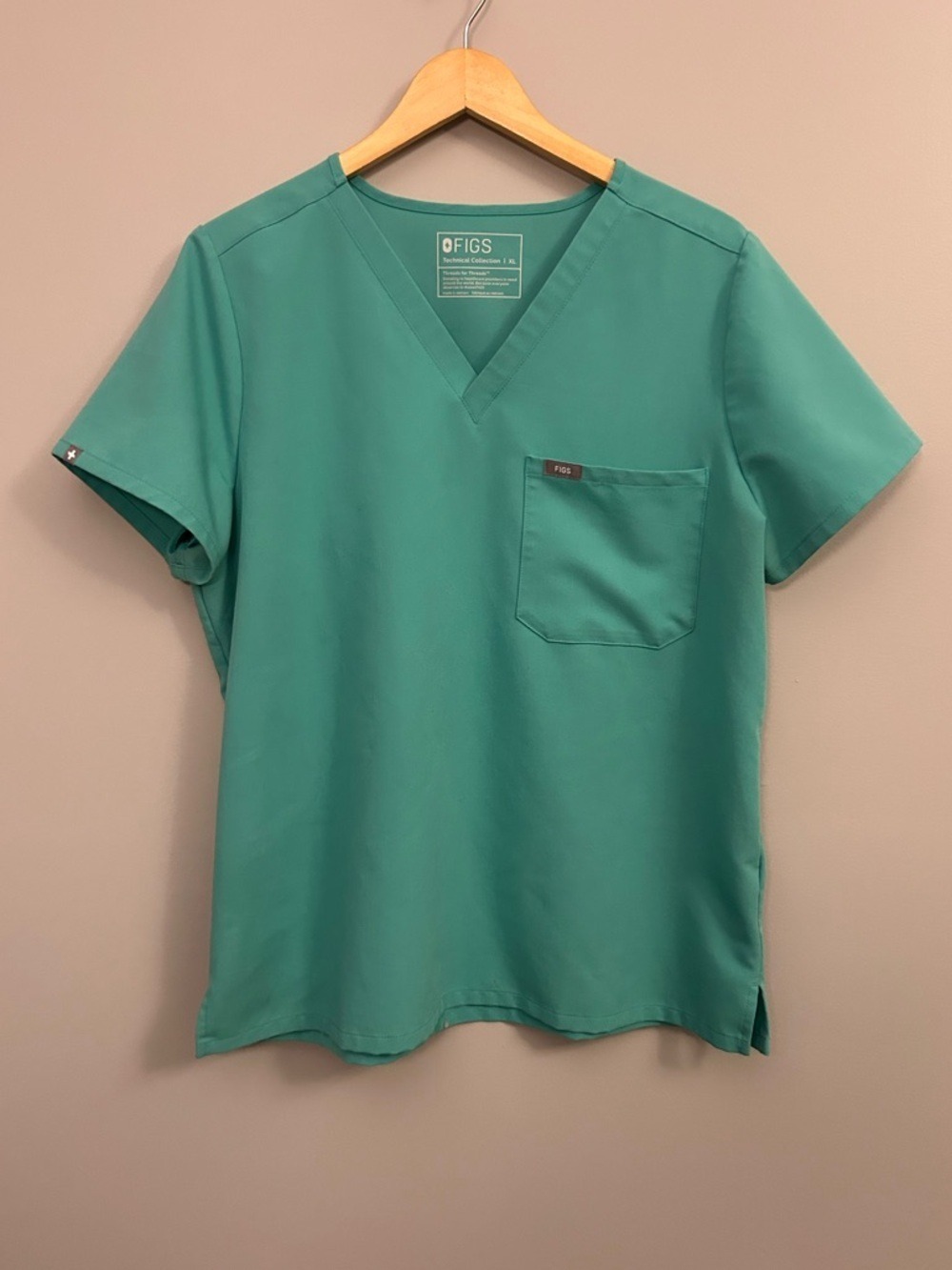 FIGS Women’s Catarina V-neck Scrub Top in Teal XL
